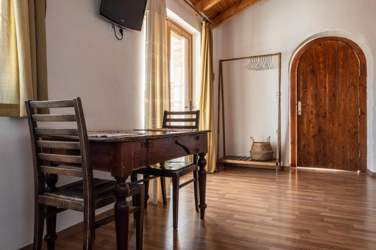 Amphora Guesthouse Himare Exterior photo