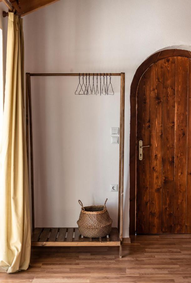 Amphora Guesthouse Himare Exterior photo