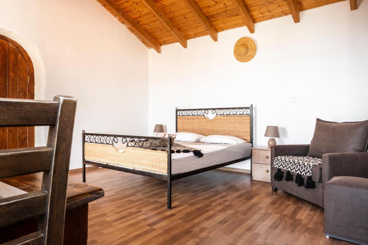 Amphora Guesthouse Himare Exterior photo