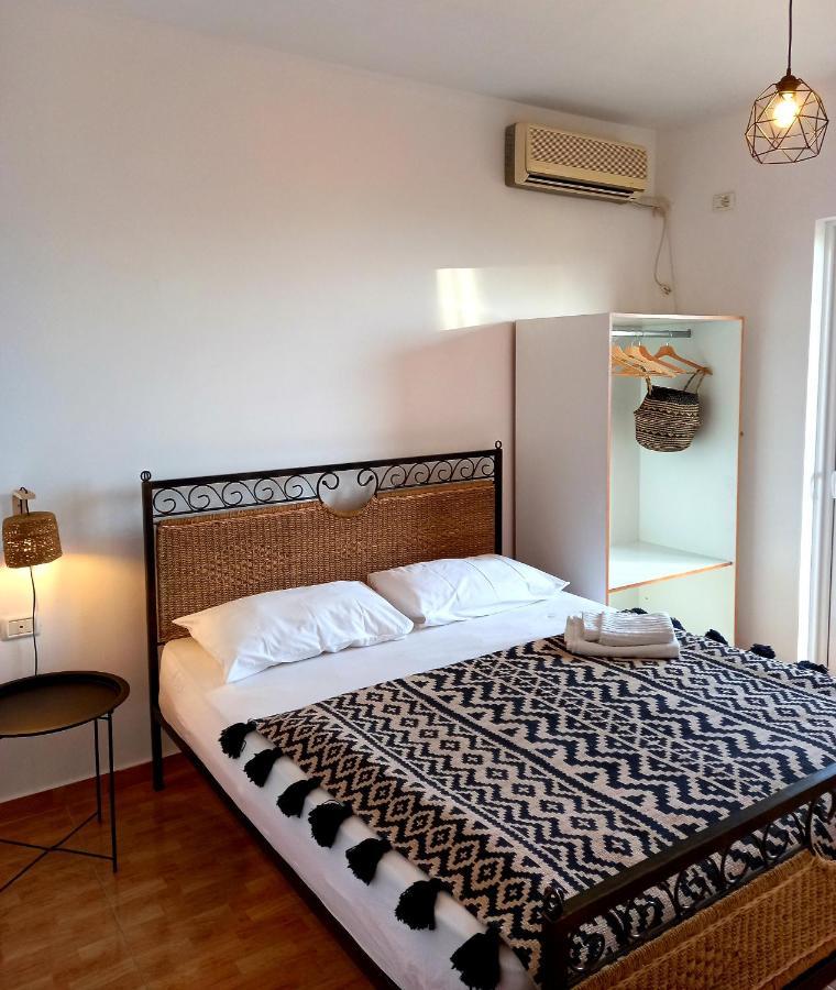Amphora Guesthouse Himare Exterior photo