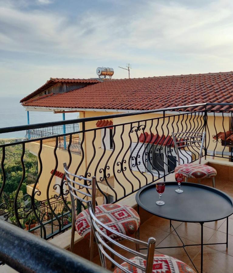 Amphora Guesthouse Himare Exterior photo