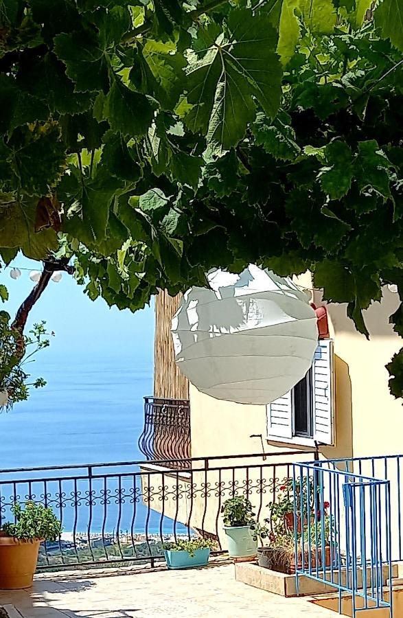 Amphora Guesthouse Himare Exterior photo