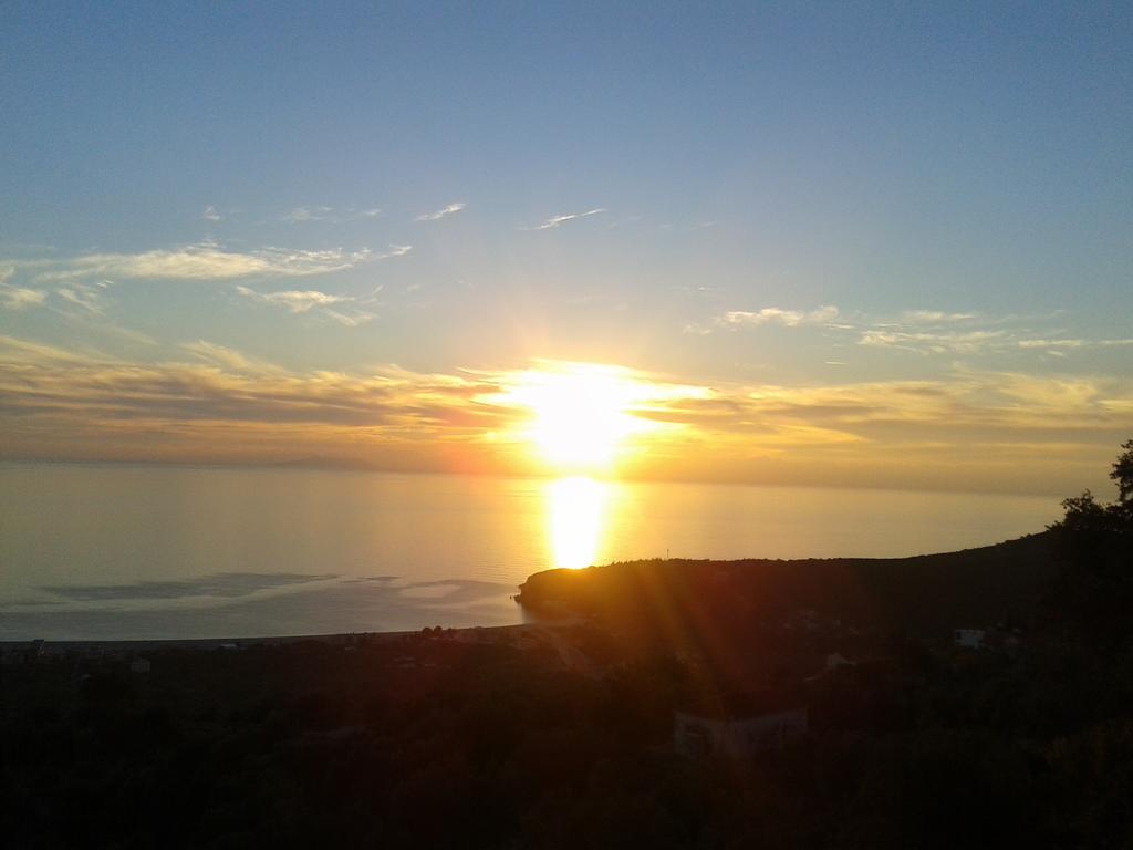 Amphora Guesthouse Himare Exterior photo