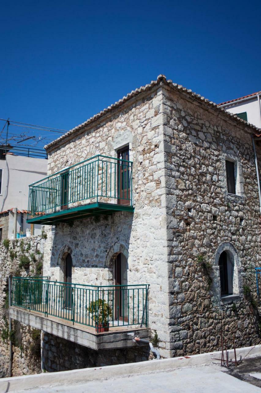 Amphora Guesthouse Himare Exterior photo